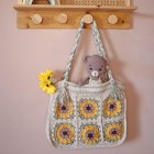Madeleine, le sac cabas aux tournesols, carré granny crochet