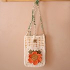 Capucine, la pochette fleurie : sac crochet facile